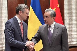 Глава МЗС Китаю запевняв Кулебу, що Пекін не продає Москві «летальну зброю»