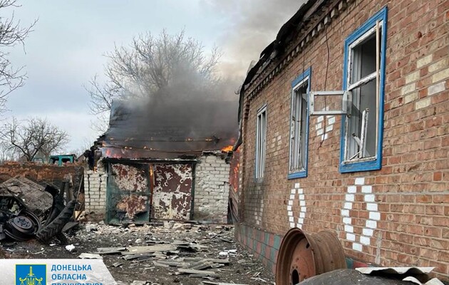 Війська РФ атакували три райони Донецької області: є поранені та руйнування