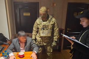 Правоохоронці затримали на хабарі заступника голови Запорізької облради та двох поплічників