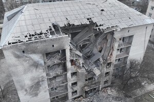 В Донецкой области оккупанты попали в здание, где проживали спасатели: есть раненые