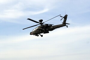 В США разбился вертолет AH-64 Apache. Двое военных погибли