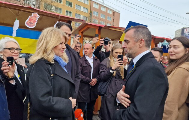 Президент Словакии посетила акцию в знак солидарности с Украиной