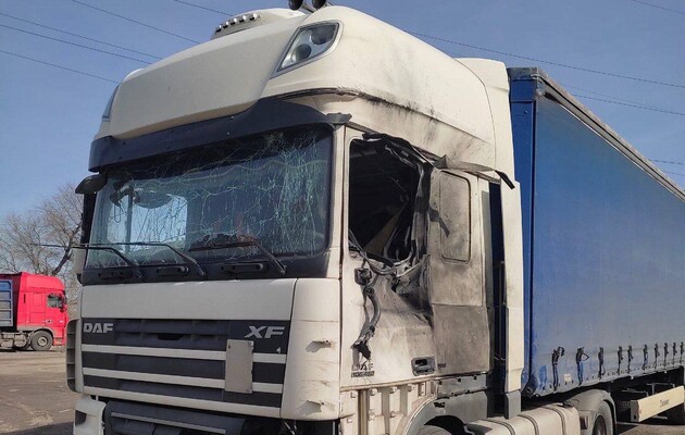Россияне сбросили взрывчатку с дрона на грузовик в Днепропетровской области: водитель погиб