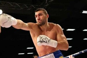 Известный украинский боксер добыл досрочную победу в Германии