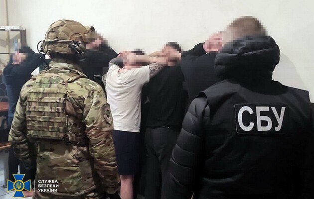 В Житомирской области разоблачили заключенного СИЗО, предлагавшего за деньги вернуть военных из плена