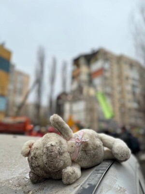 Bombardement d’Odessa le 2 mars – un enfant mort a été retiré des décombres