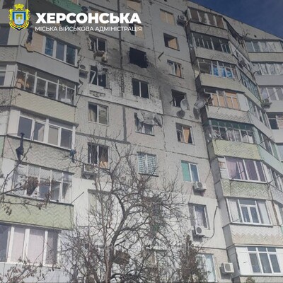 Армия РФ атаковала Херсон: снаряд попал в жилой дом
