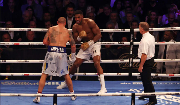 Усик и Джошуа снова могут провести бой