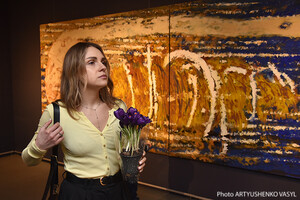 «Вертикаль времени»: Музей истории Киева представил выставку-ретроспективу живописца Петра Бевзы