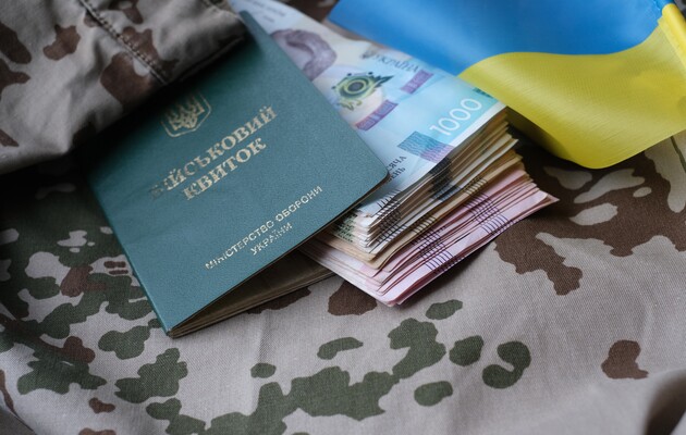 Соцвиплати в Україні: як змінились пенсії військових у березні