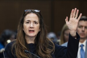 Глава Национальной разведки США призвала Конгресс одобрить военную помощь Украине