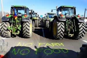 Фермеры заблокировали порты в Бельгии: на акциях протеста используют трактора