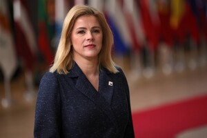 Премьер Латвии поддержала идею тренировочной миссии НАТО в Украине