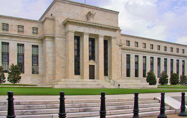 ФРС сохранила базовую ставку, но к концу году обещает сократить ее в три этапа