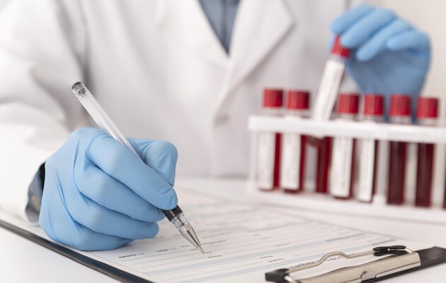 Ученые смогли вырезать ВИЧ из клеток