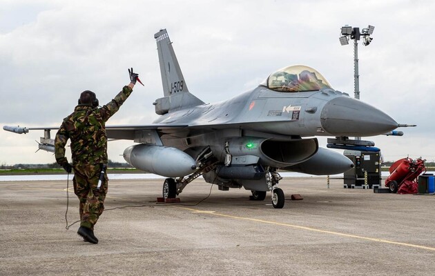 Россияне готовятся к появлению в Украины самолетов F-16 — адмирал НАТО