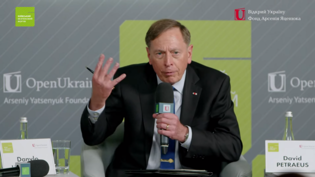 Украина сможет перейти к своему наступлению в конце года, если получит поддержку от США — Петреус