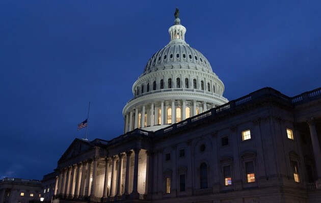Нижня палата Конгресу США в останній момент ухвалила пакет бюджетних законопроєктів