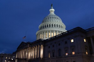 Нижняя палата Конгресса США в последний момент утвердила пакет бюджетных законопроектов
