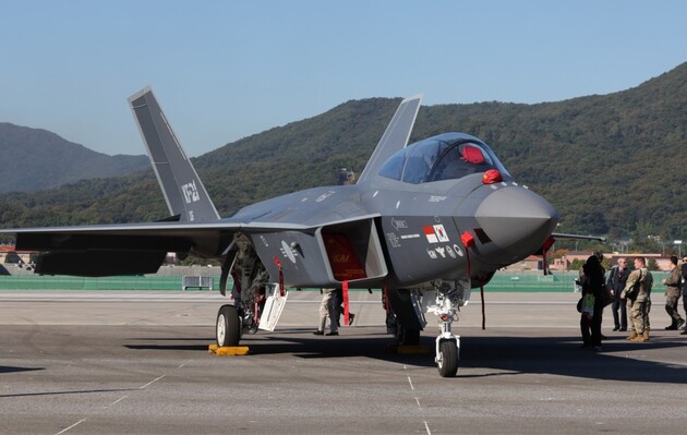 Південна Корея підпише контракт на виробництво 20 новітніх винищувачів KF-21