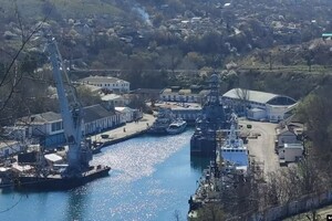 Сили оборони уразили два російські великі десантні кораблі в Криму