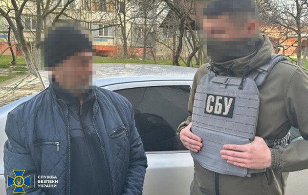 Ховався у квартирі і хотів втекти за кордон: СБУ затримала ексохоронця російської катівні