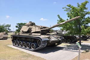 Іспанія виставила на аукціон 16 танків часів Холодної війни