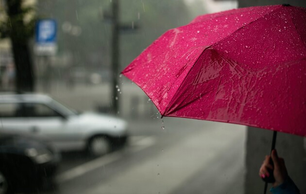 Зливи та грози: синоптики попередили про погіршення погоди