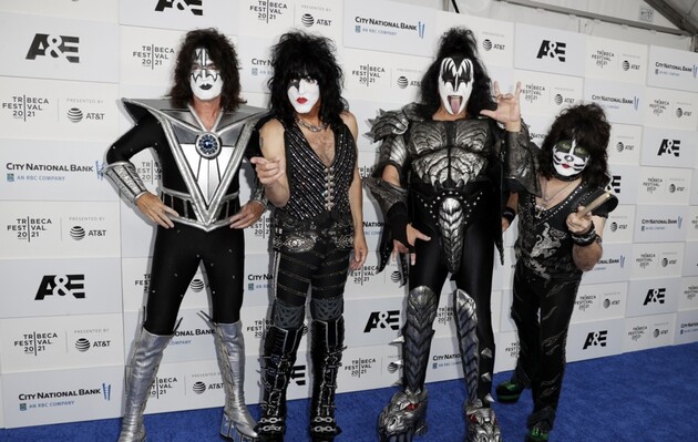 Гурт Kiss продав права на свої пісні та назву компанії, що створила шоу аватарів для АВВА