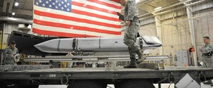 Может ли Европа по-прежнему рассчитывать на ядерный зонтик Америки? — WSJ