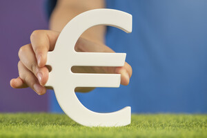 Апрельский курс евро и доллара показывает динамику - какая валюта становится дороже
