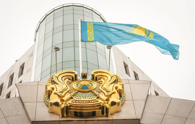 Удари українських дронів по НПЗ змусили Росію шукати бензин у Казахстані – Reuters