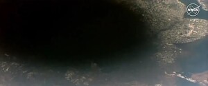 NASA показало видео солнечного затмения, снятое из космоса