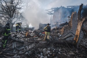 Авиаудар по Константиновке: из-под завалов достали тела женщины и ребенка