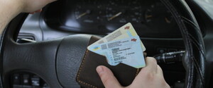 Порушення військового обліку: чи поширюється позбавлення права керування авто на українців за кордоном