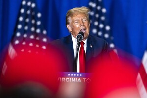 Трамп очень труслив и не поедет в Украину, потому что Путин этого не хочет – помощница Байдена