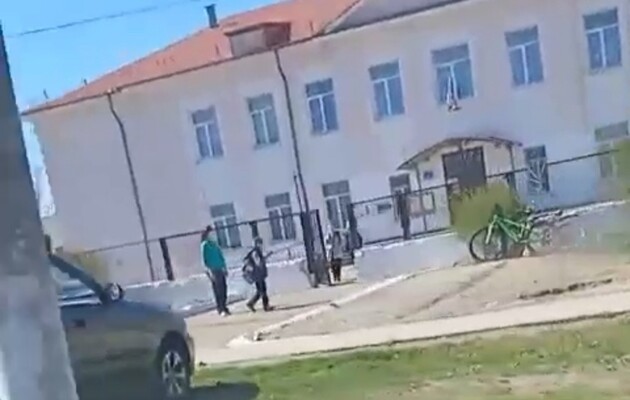 Партизаны обнаружили склад боеприпасов россиян в подвале школы в Херсонской области