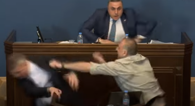 В грузинском парламенте произошла драка из-за законопроекта об «иноагентах»