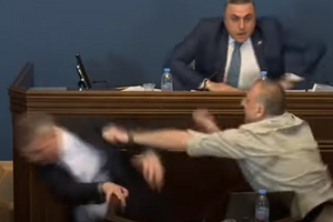 У грузинському парламенті сталась бійка через законопроєкт про «іноагентів»