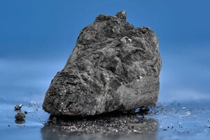 Проливає світло на появу води на Землі: вчені вивчили знаменитий метеорит