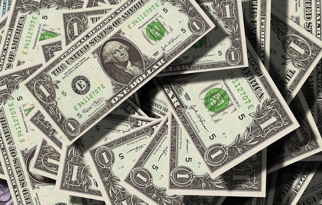 Высокие процентные ставки в США наносят ущерб Украине и другим странам, берущим заимствования в долларах: Bloomberg