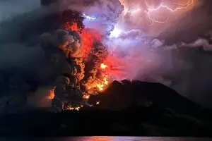 Виверження вулкану на півночі Ііндонезії: понад 11 000 людей вимушені евакуюватися