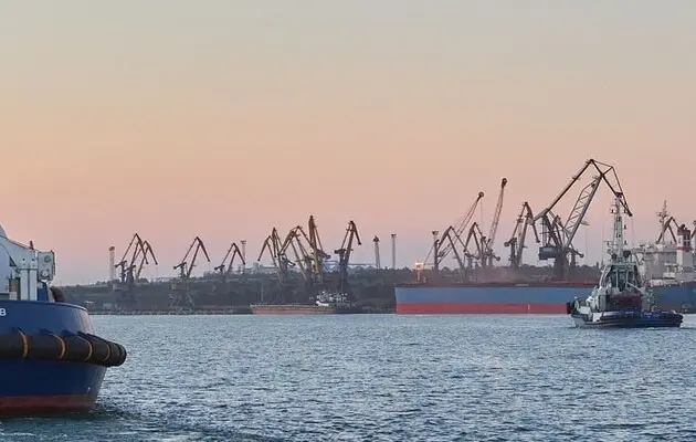 Россияне пол дня обстреливают Одесскую область, повреждена портовая инфраструктура