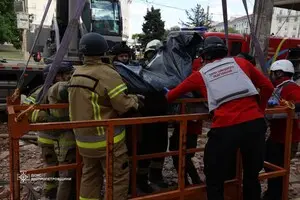 Ракетная атака по Днепру: из-под завалов вытащили тело погибшей женщины