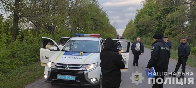 В машине с патрульными, по которым стреляли в Винницкой области, был еще один человек