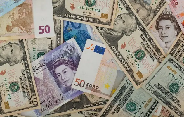 Українці активніше купують готівку: придбання валюти зросло на $5 млн 