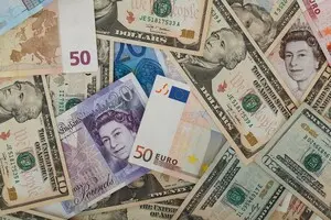 Українці активніше купують готівку: придбання валюти зросло на $5 млн 