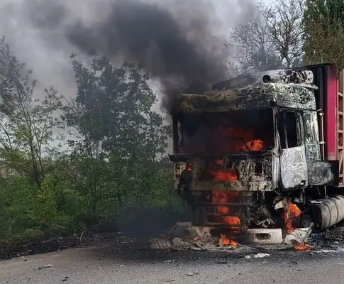 В Херсонской области оккупанты сбросили взрывчатку на грузовик