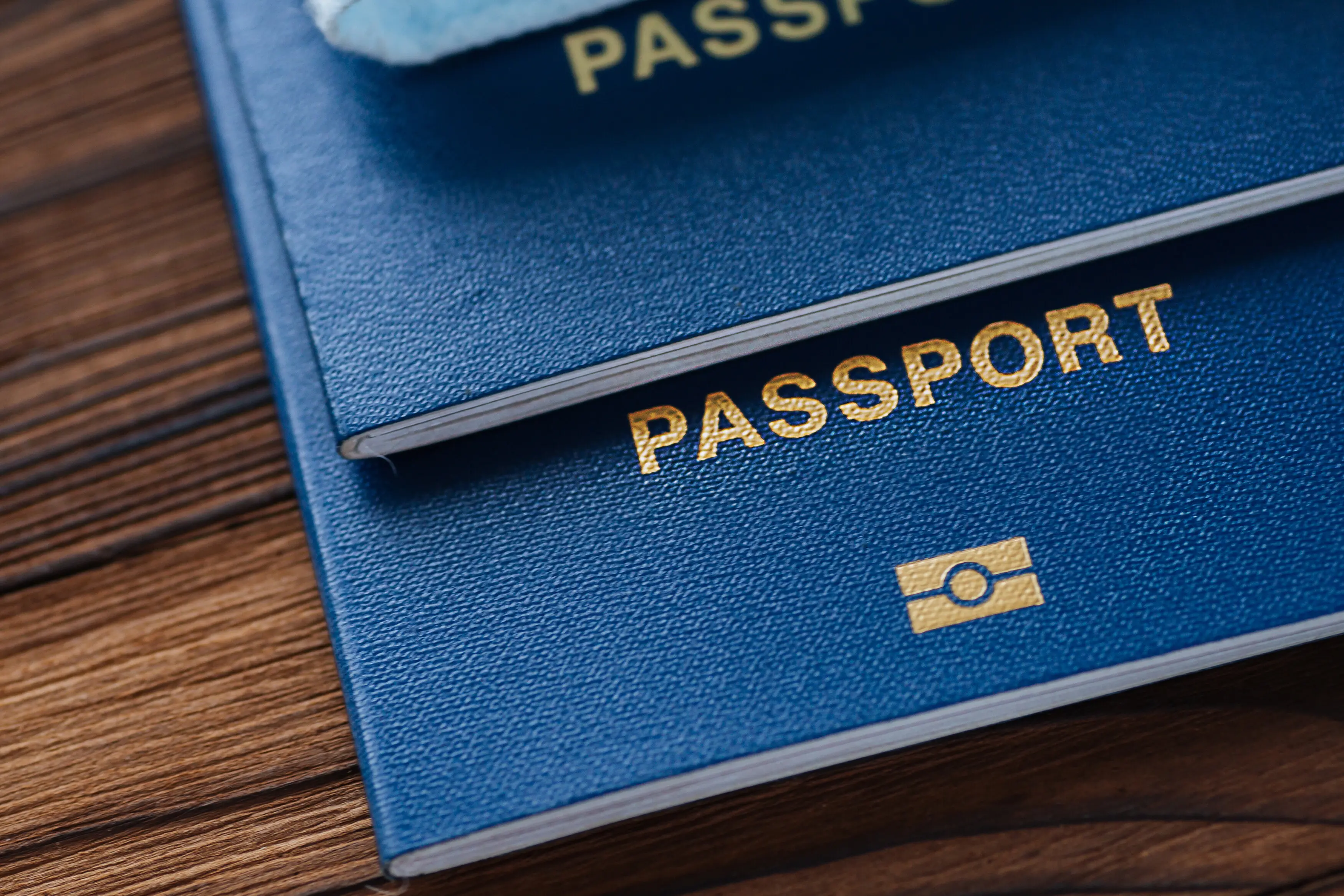 Уряд заборонив пересилати за кордон паспорти чоловіків призовного віку