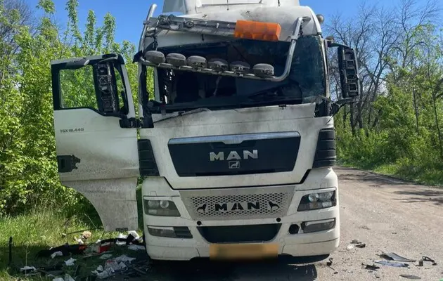 Армія РФ атакувала дроном вантажівку на Харківщині: постраждав водій